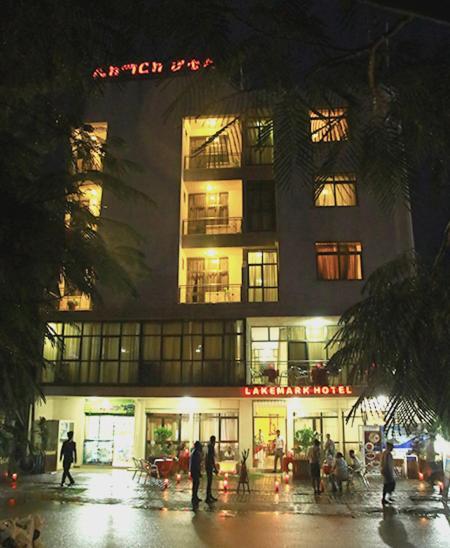 Lakemark Hotel And Tour Service Bahir Dar Exteriör bild