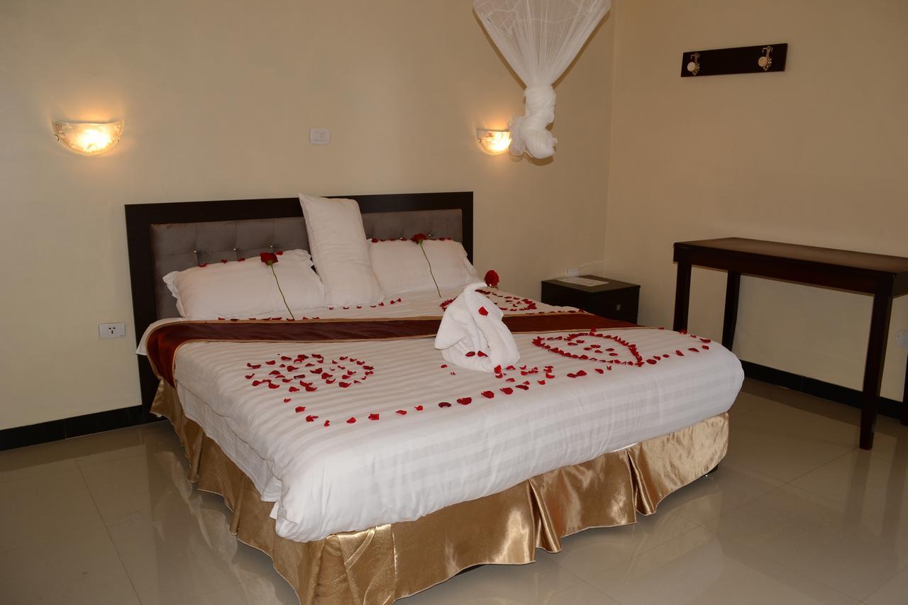 Lakemark Hotel And Tour Service Bahir Dar Exteriör bild