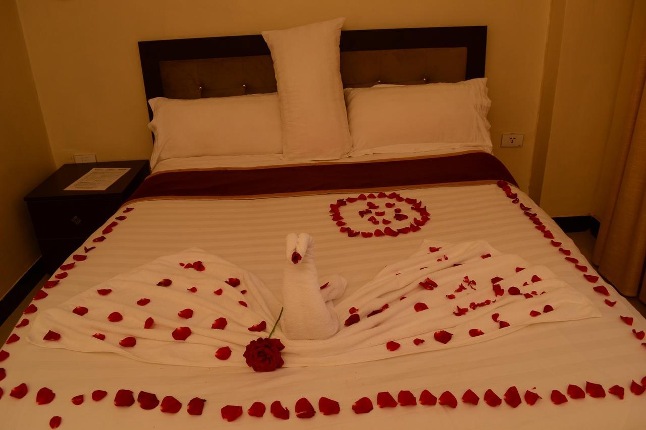 Lakemark Hotel And Tour Service Bahir Dar Exteriör bild