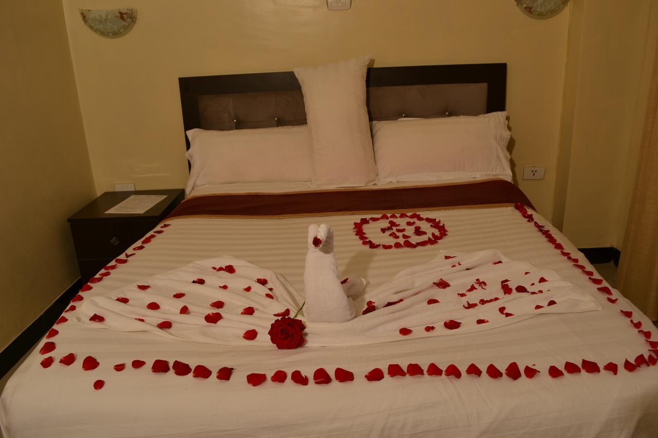 Lakemark Hotel And Tour Service Bahir Dar Exteriör bild