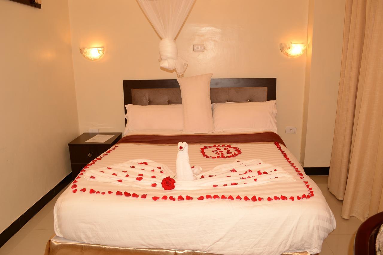 Lakemark Hotel And Tour Service Bahir Dar Exteriör bild