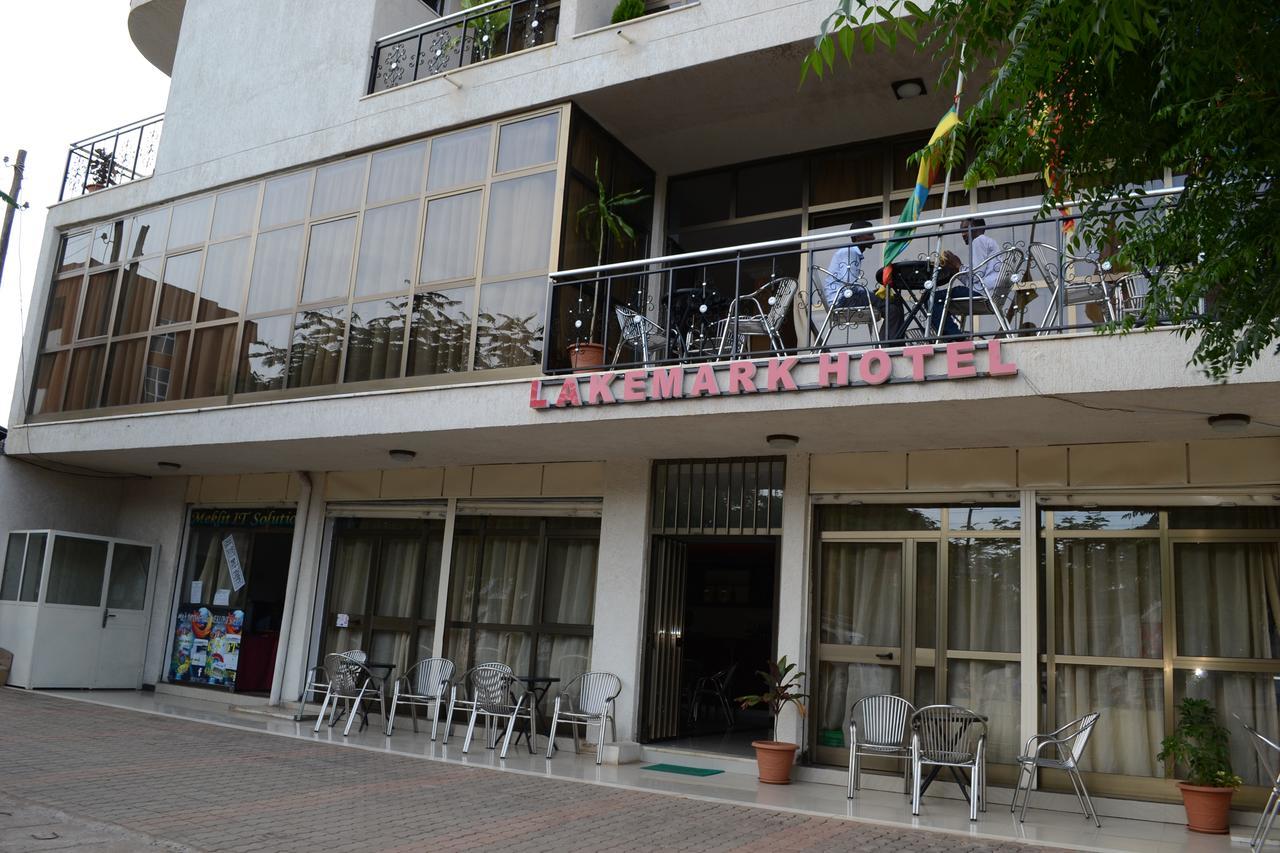 Lakemark Hotel And Tour Service Bahir Dar Exteriör bild