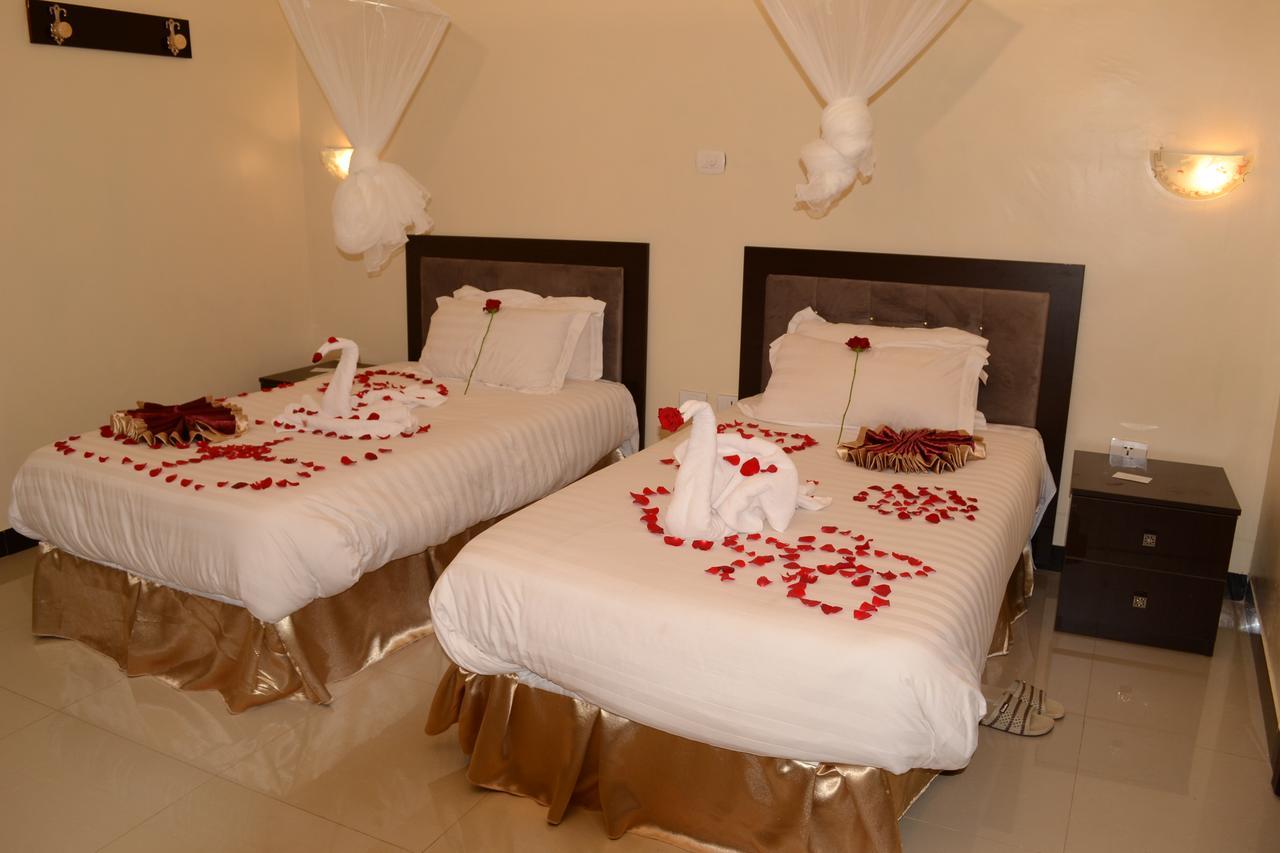 Lakemark Hotel And Tour Service Bahir Dar Exteriör bild