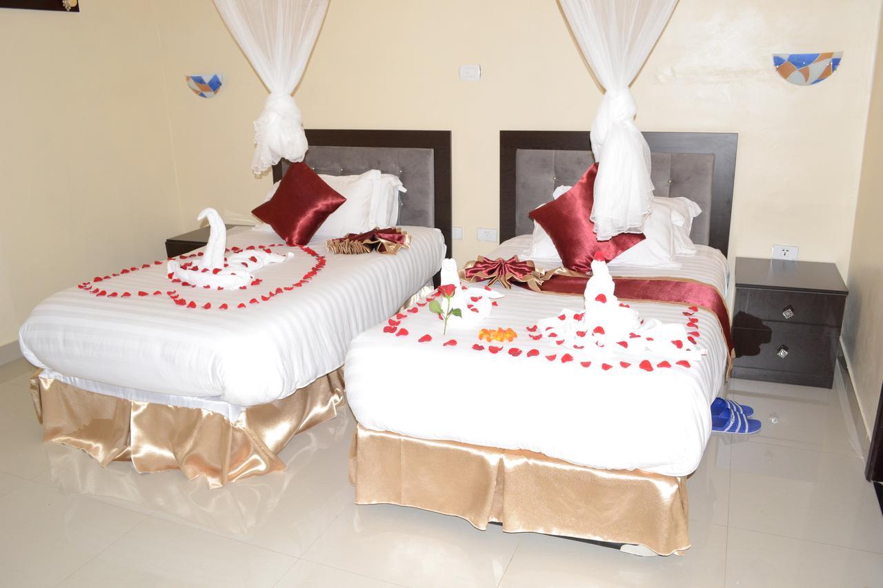 Lakemark Hotel And Tour Service Bahir Dar Exteriör bild