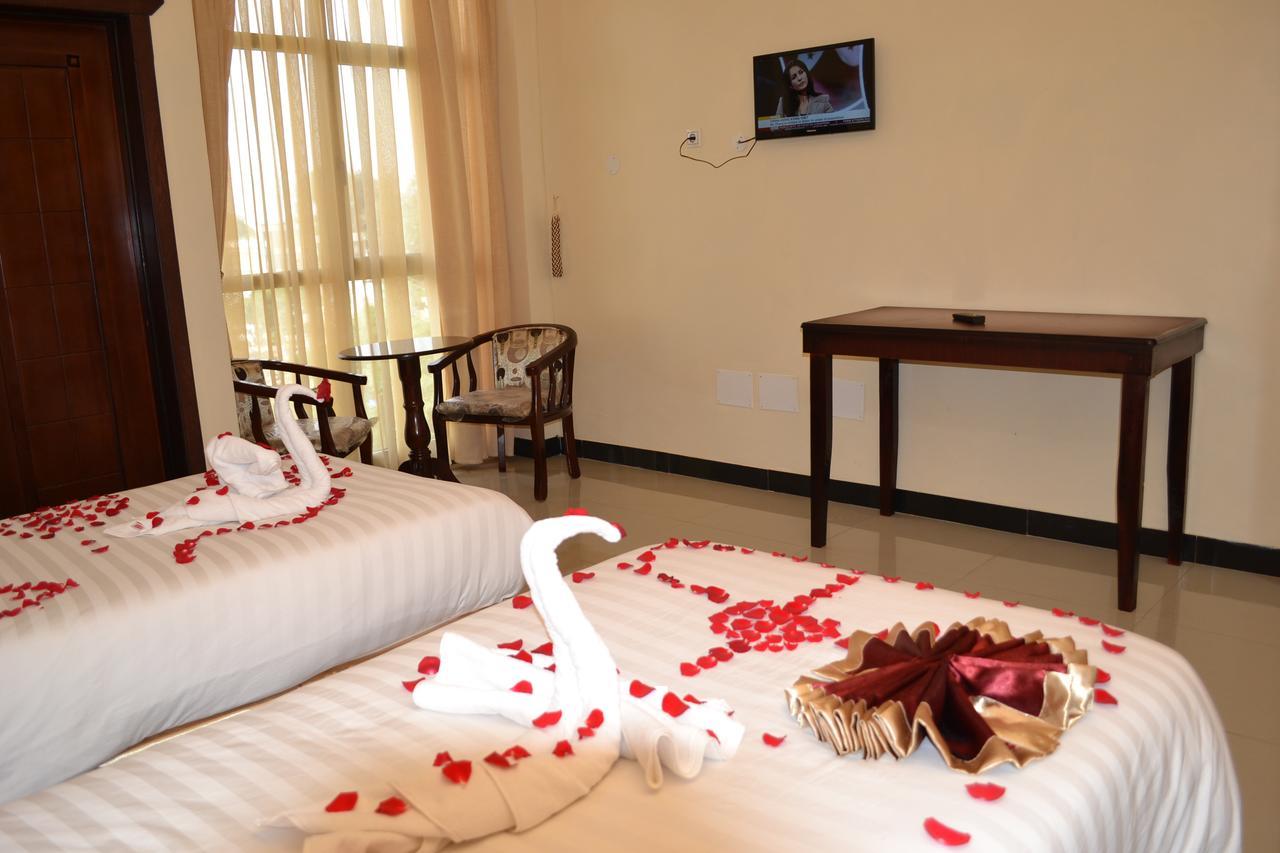 Lakemark Hotel And Tour Service Bahir Dar Exteriör bild