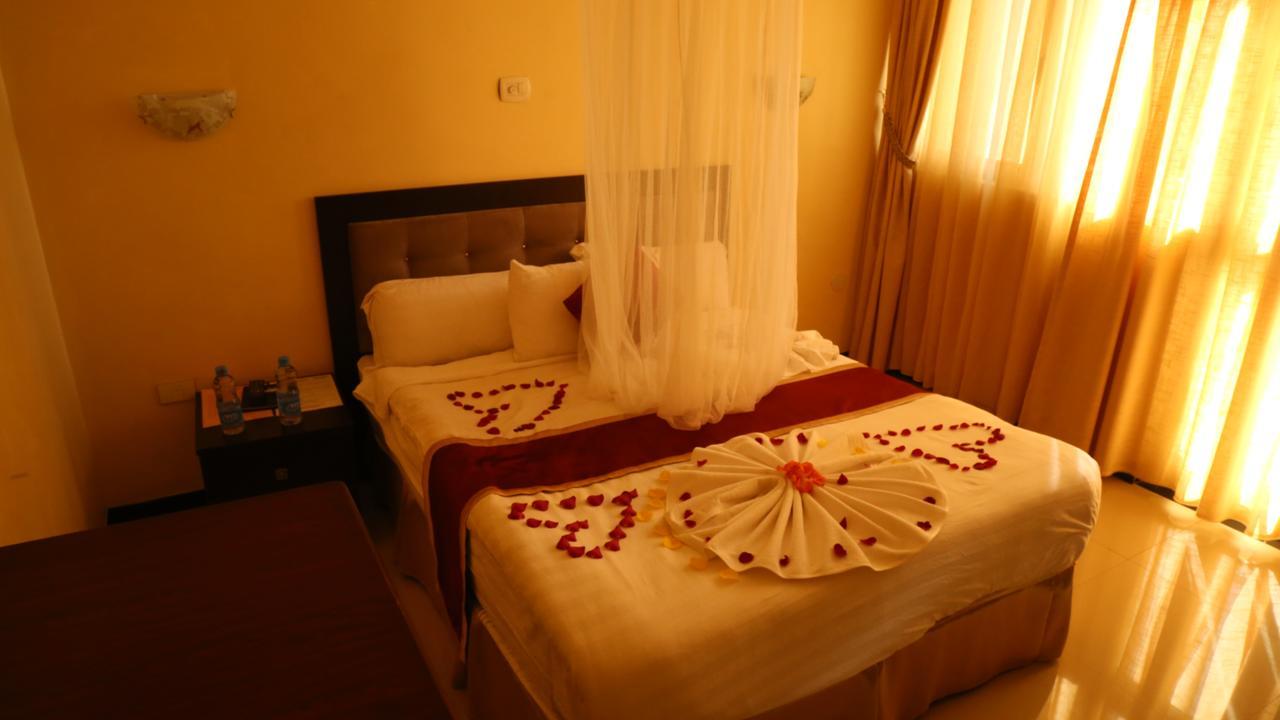 Lakemark Hotel And Tour Service Bahir Dar Exteriör bild