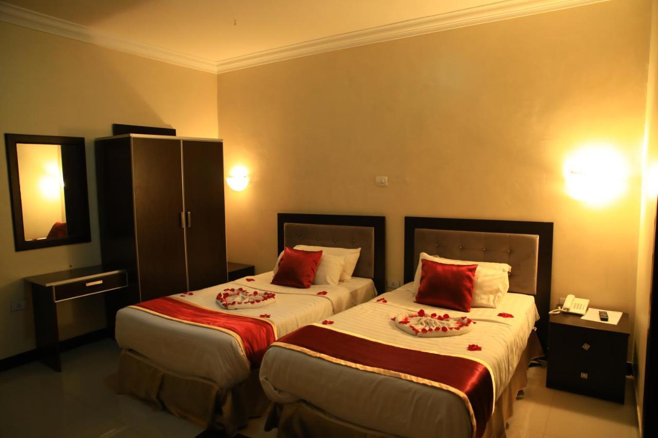 Lakemark Hotel And Tour Service Bahir Dar Exteriör bild
