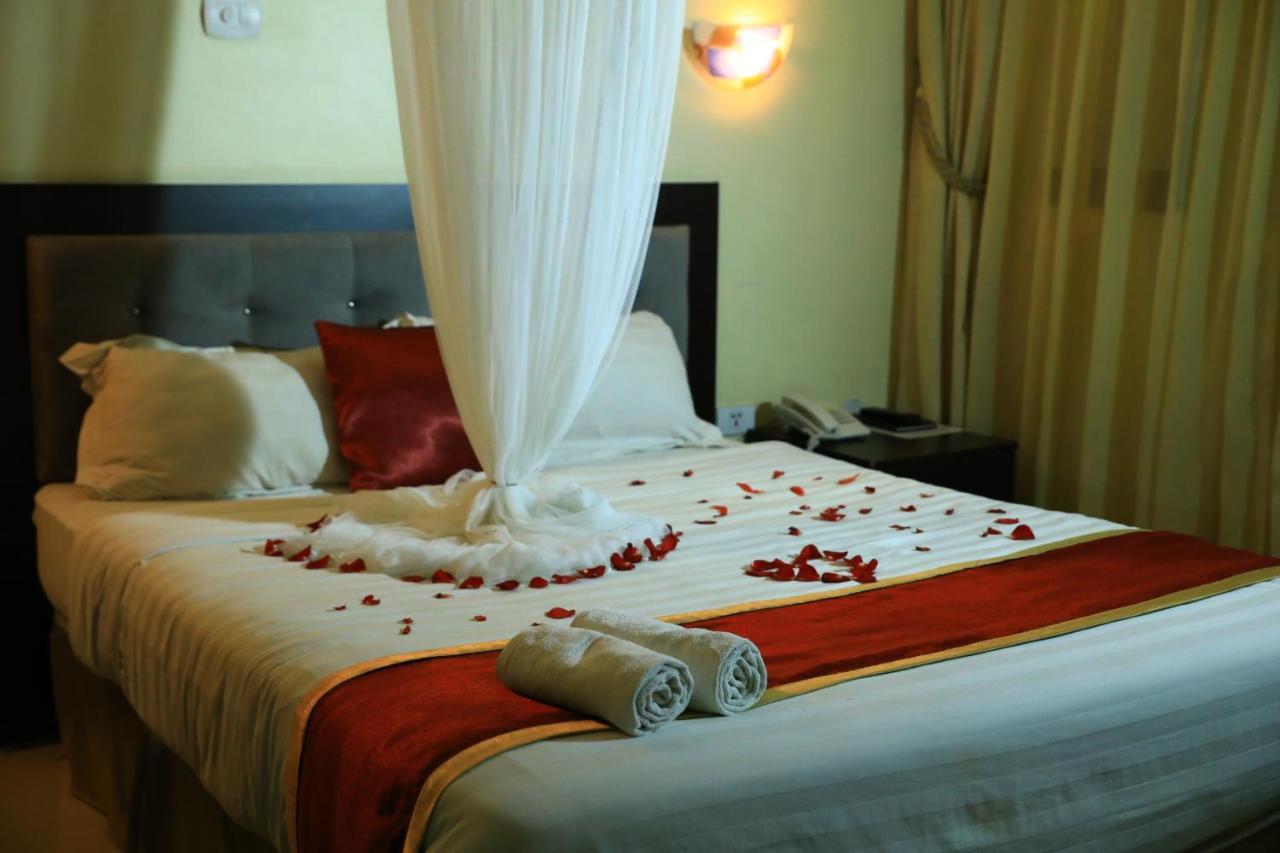 Lakemark Hotel And Tour Service Bahir Dar Exteriör bild