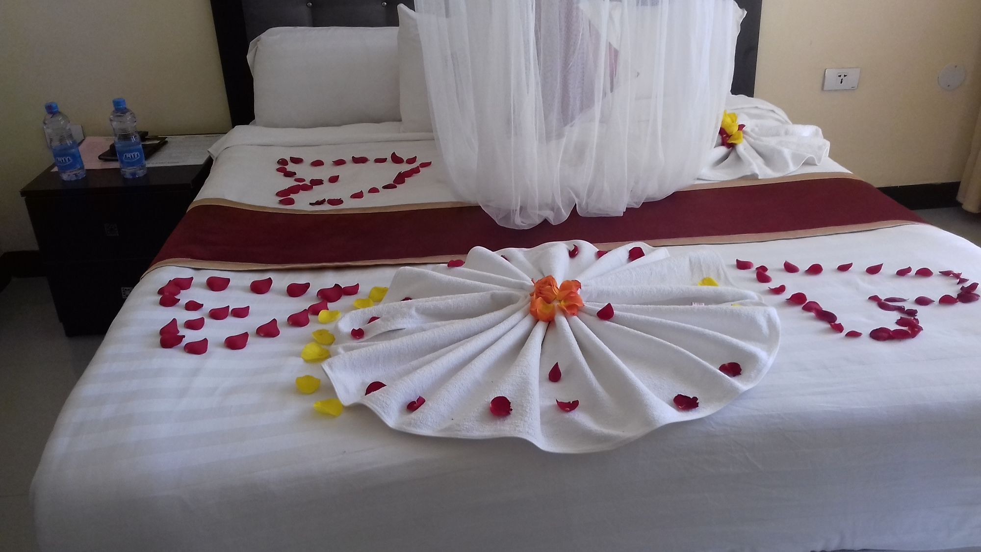 Lakemark Hotel And Tour Service Bahir Dar Exteriör bild