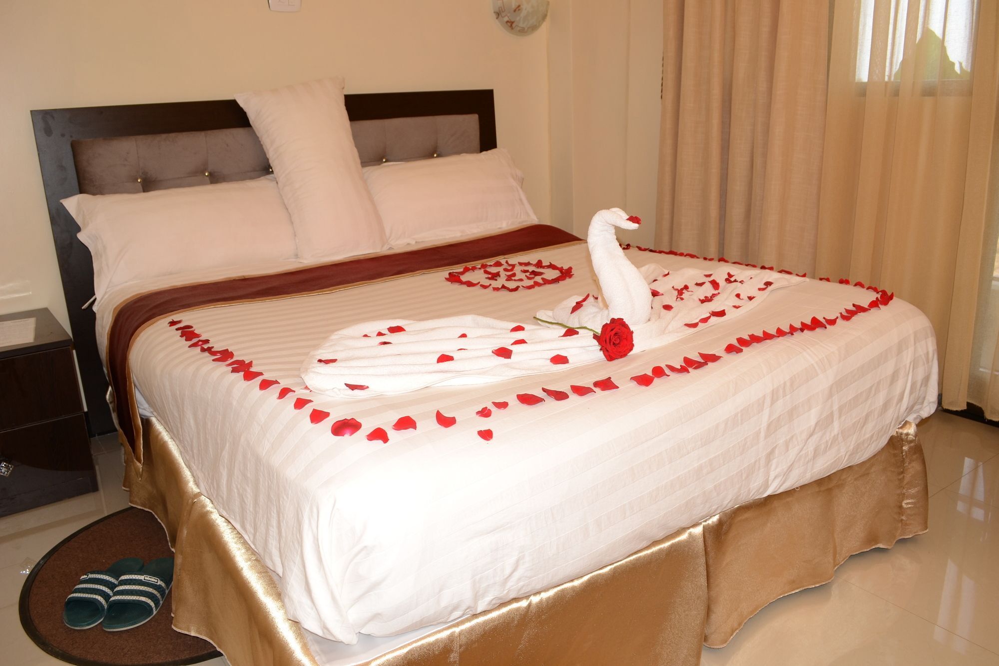 Lakemark Hotel And Tour Service Bahir Dar Exteriör bild