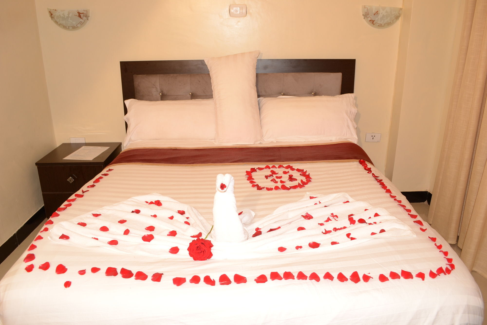 Lakemark Hotel And Tour Service Bahir Dar Exteriör bild